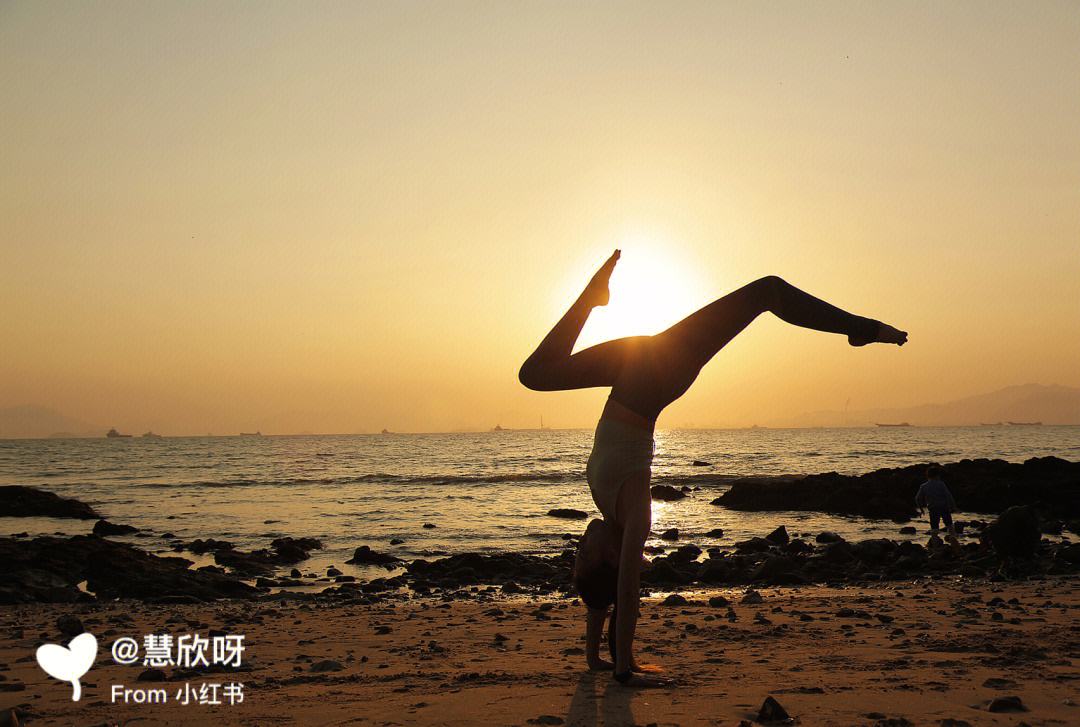 包含海边瑜伽体验日，放松身心的同时拥抱自然的词条