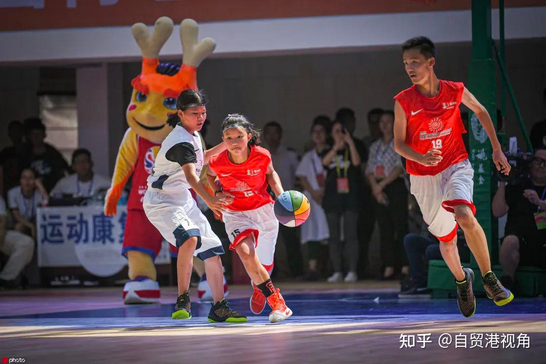 包含青少年篮球俱乐部体系不断完善，激励更多青少年投身运动的词条